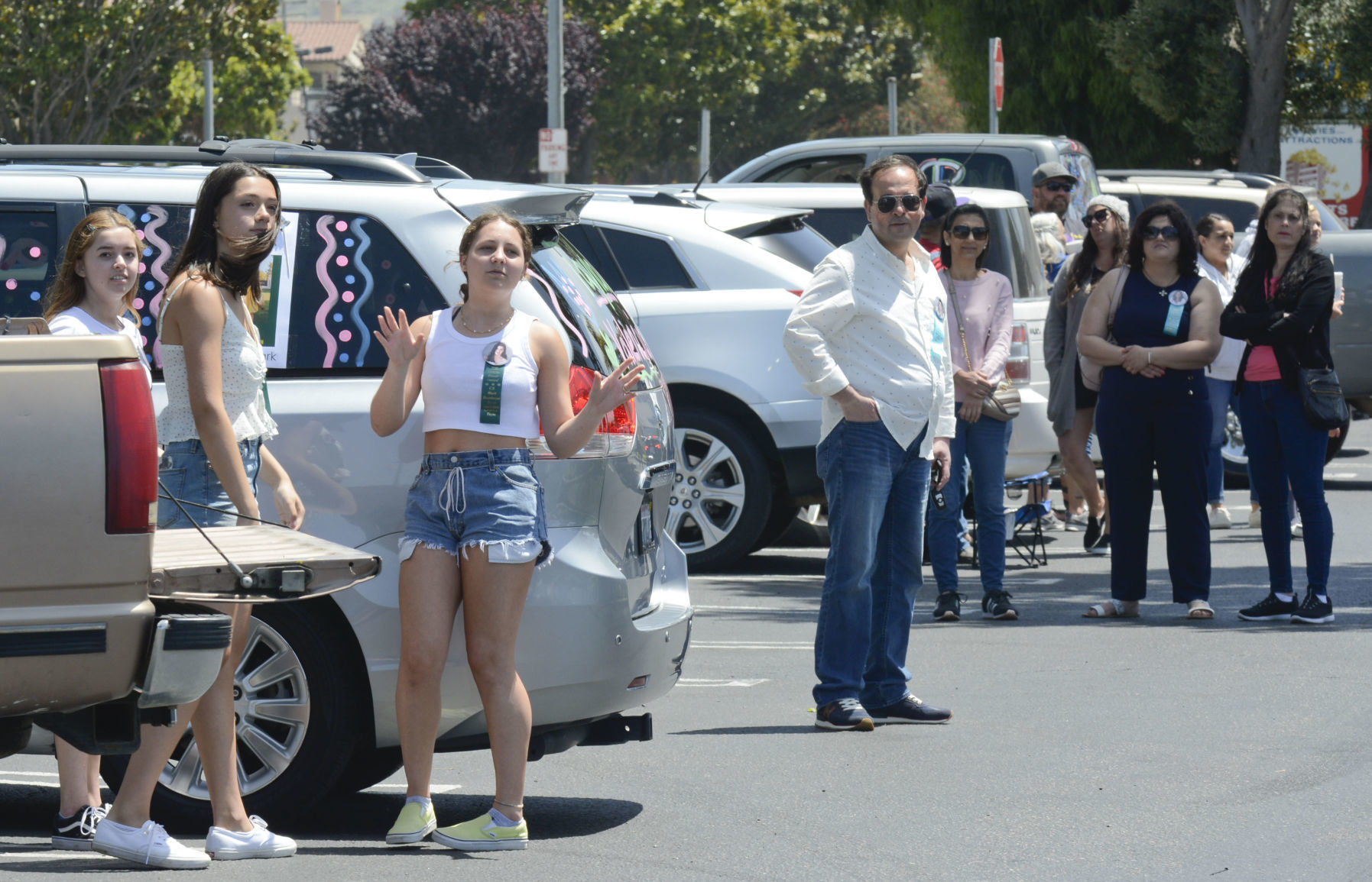 052320 Flower Queen parade 10.jpg